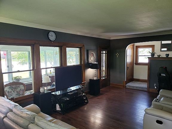 4th image of 4992 Fremont Pike