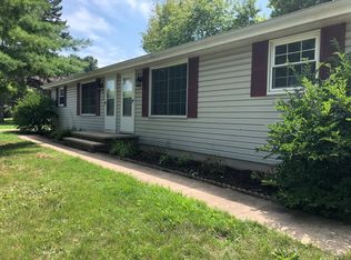 633 State St #B, Combined Locks, WI 54113