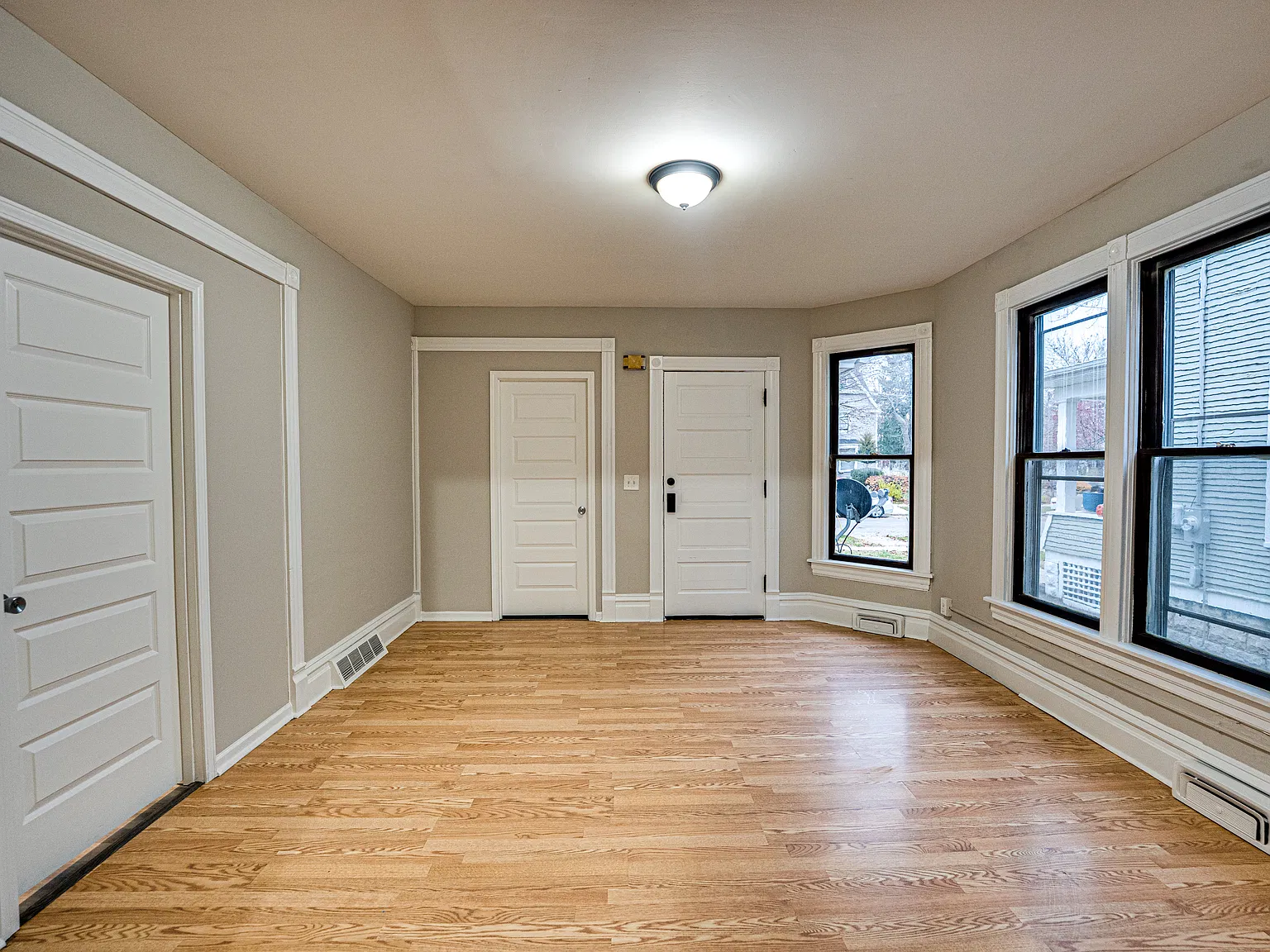3 bed, 1000 sqft, $2,000 — Photo 4