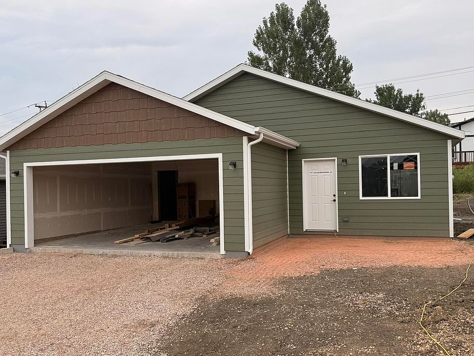 1st image of 827 Heritage Dr