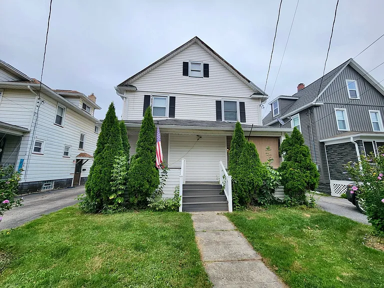 215 West Ave — Photo 2