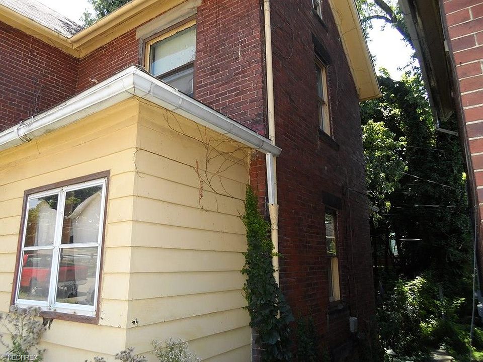 2nd image of 215 Charles Ave SE