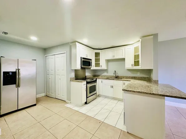 709 SE 8th Ter, Cape Coral, FL 33990