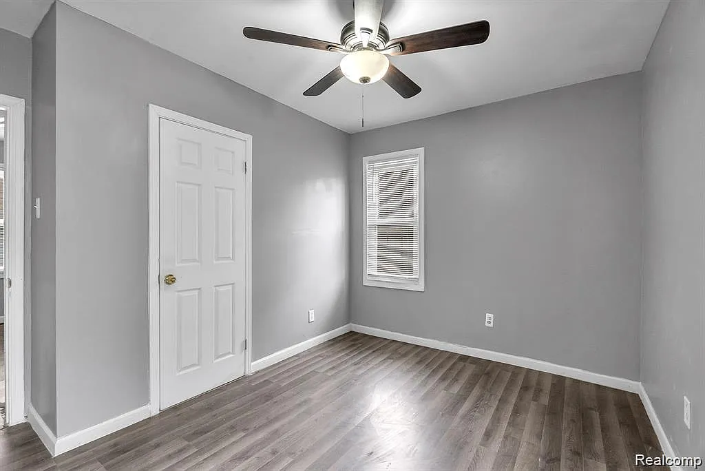 2 bed, 1.0 bath, 1998 sqft, $1,200 — Photo 4