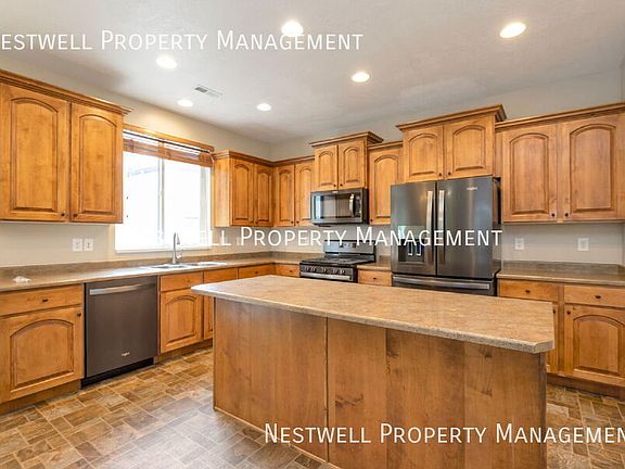 3rd image of 1072 N Skipton Dr