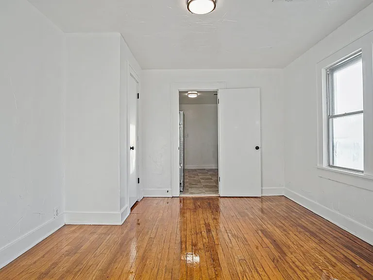 1524 NE 8th St — Photo 5