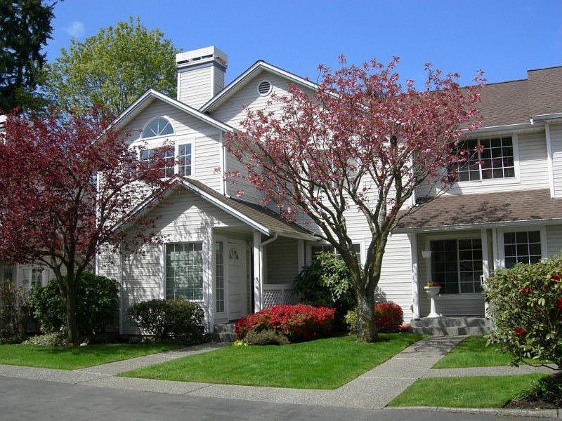 1st image of 18541 Linden Ave N APT 6