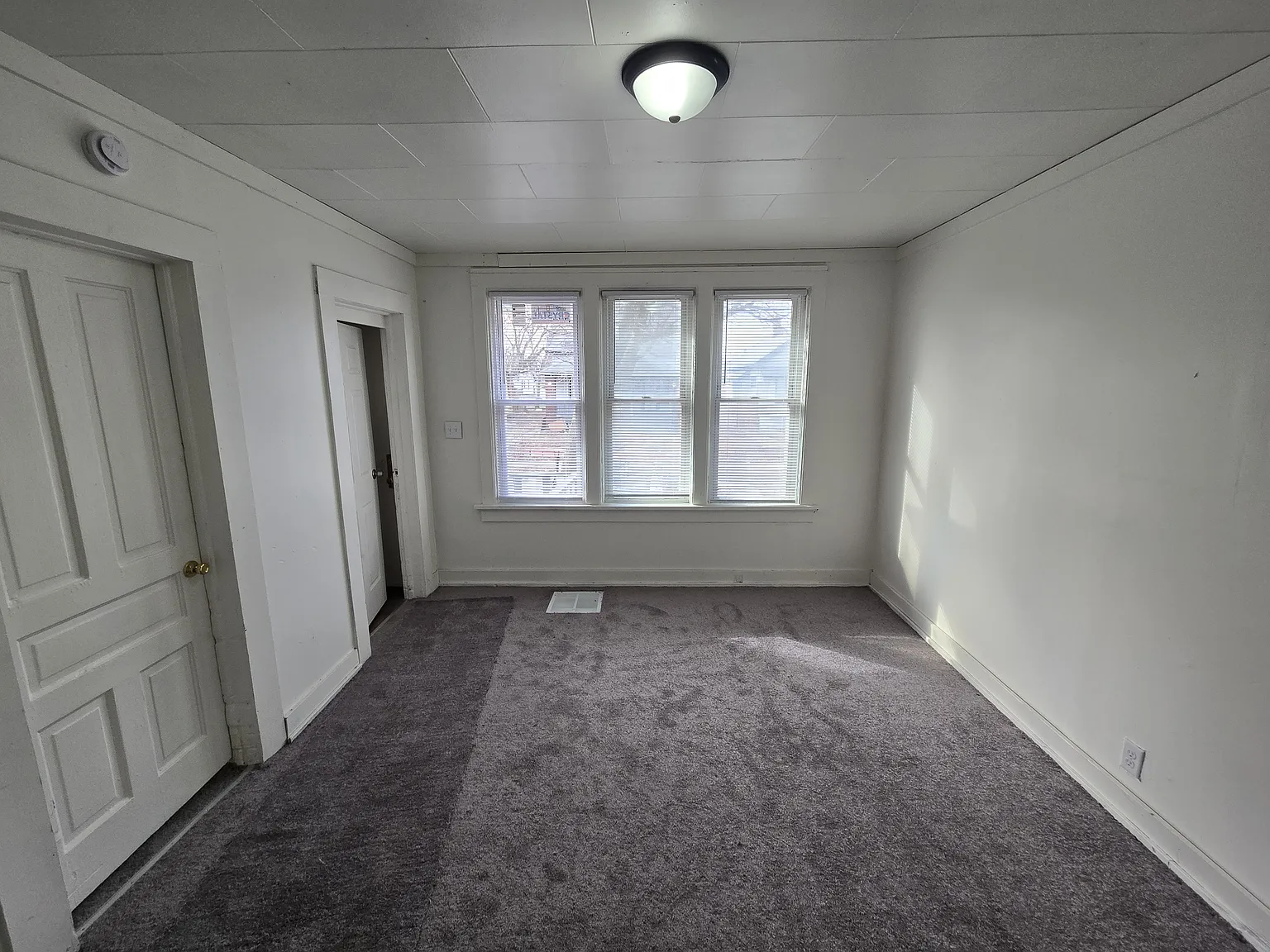 3 bed, 1.5 bath, $1,350 — Photo 2