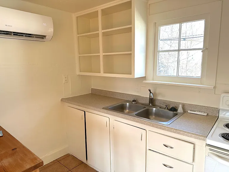 1809 S Shoshone St — Photo 2