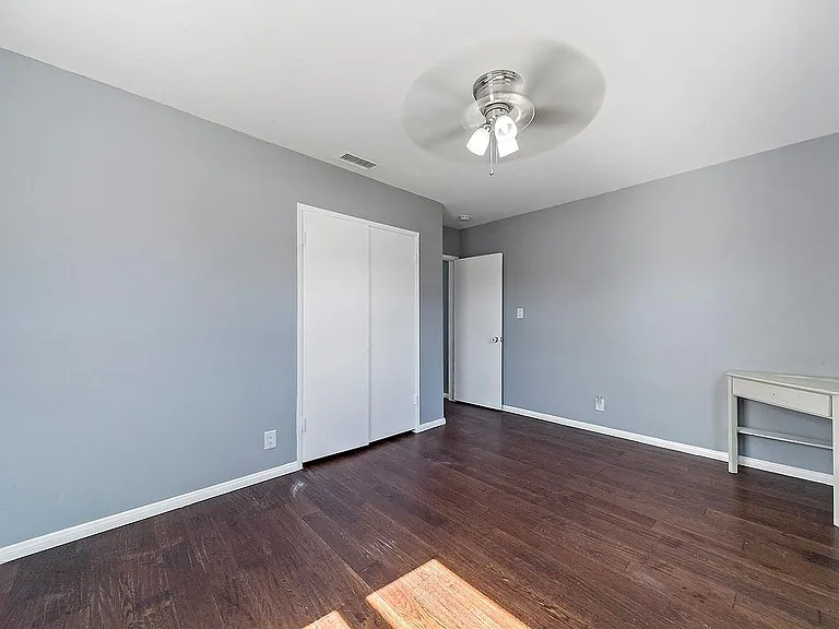 15517 Thornlake Ave — Photo 2