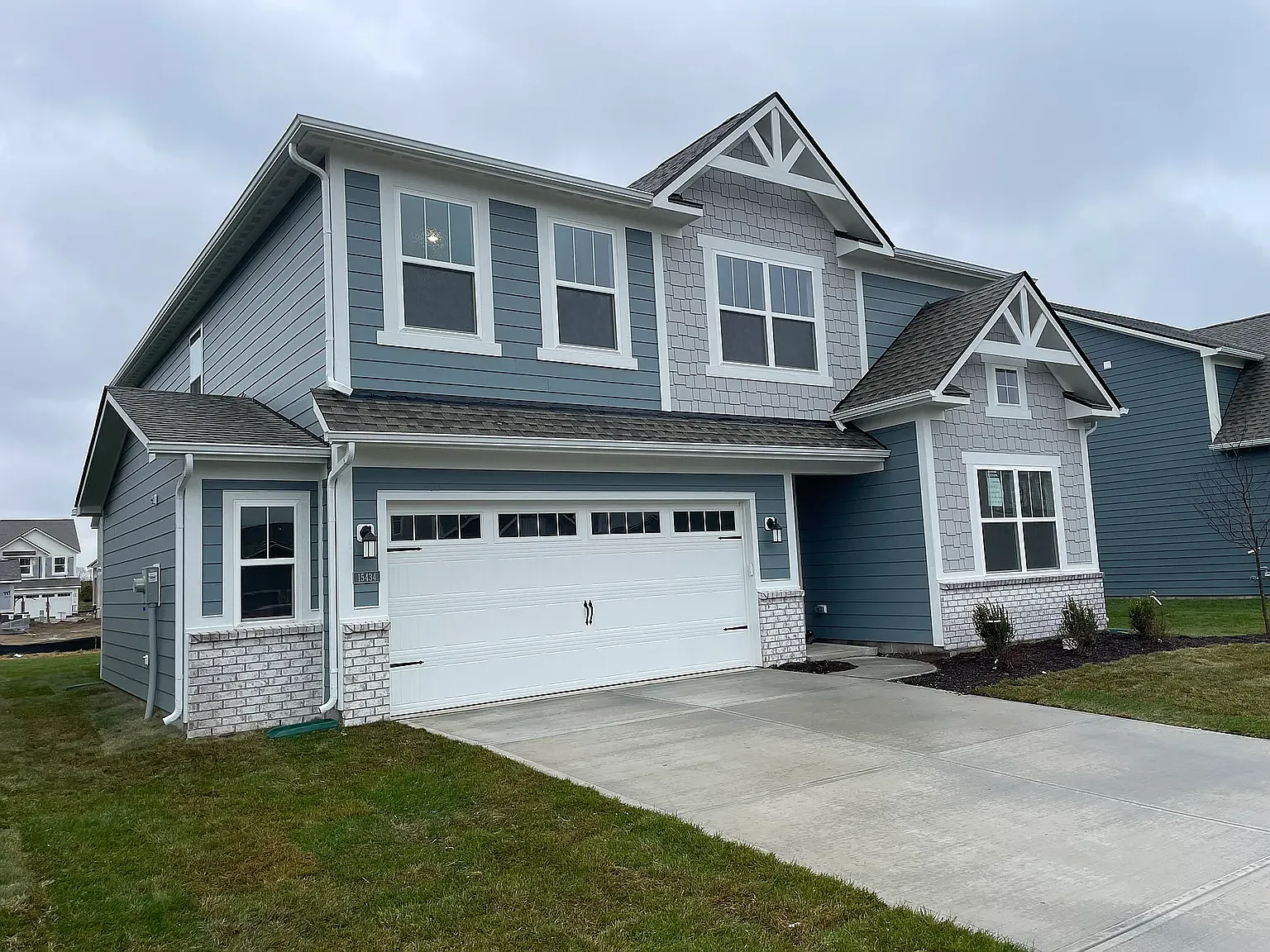 5 bed, 2738 sqft, $2,950 — Photo 3