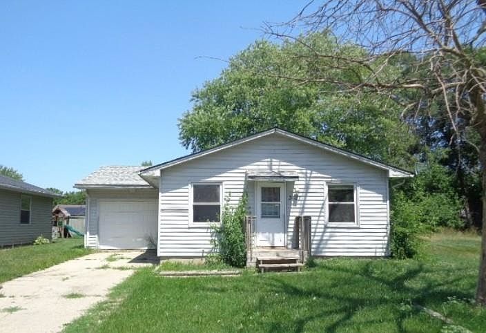 1st image of 3427 Gladstone Ave