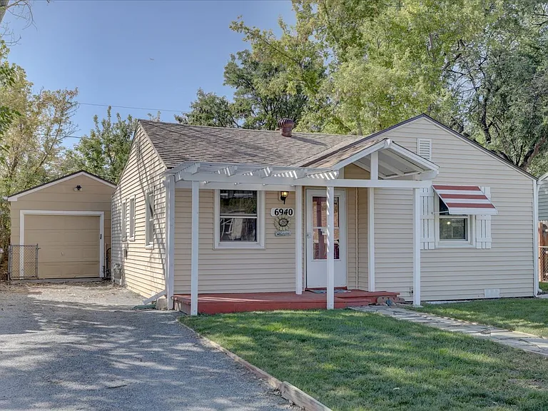 6940 W 55th Pl — Photo 2
