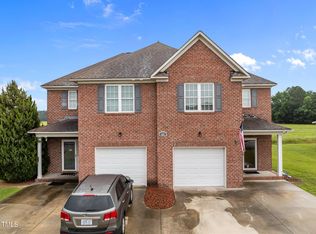 405 Pointe Dr #B, Winterville, NC 28590