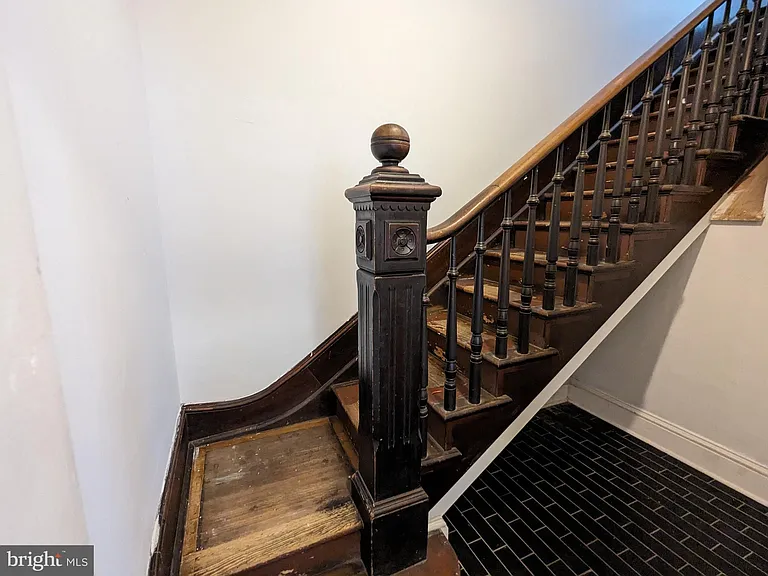 306 N Locust St — Photo 15