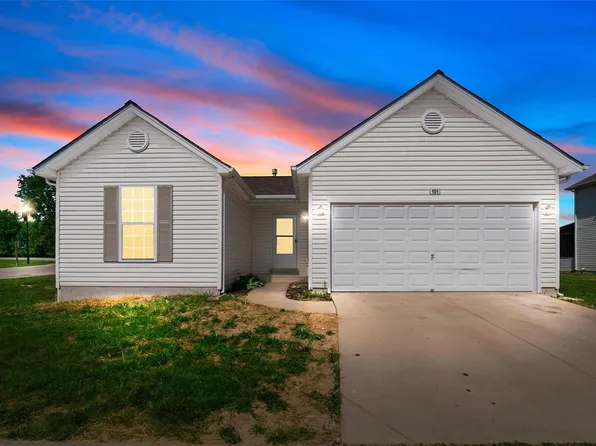 101 Equestrian Dr, Winfield, MO 63389