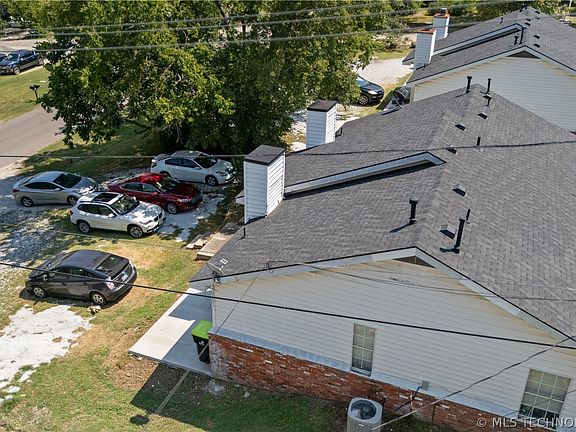 5th image of 230 E 17th St