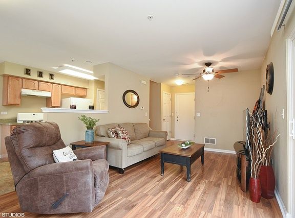 3rd image of 522 Blue Springs Dr