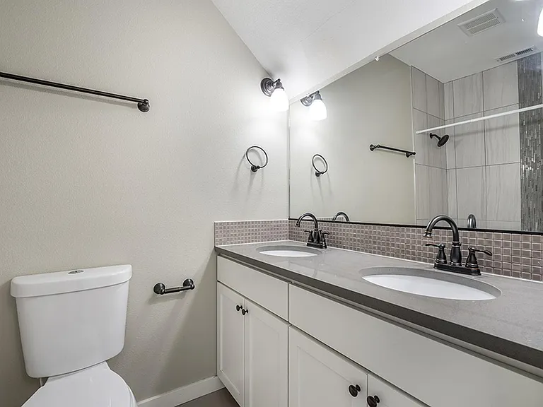 5324 N Maryland Ave — Photo 15
