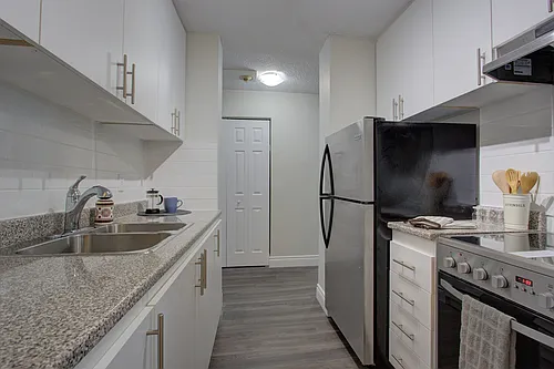 2334 Longard Plz Photo 1