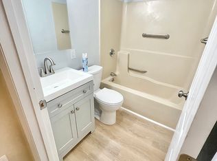 453 Mount Hope St APT 4, North Attleboro, MA 02760