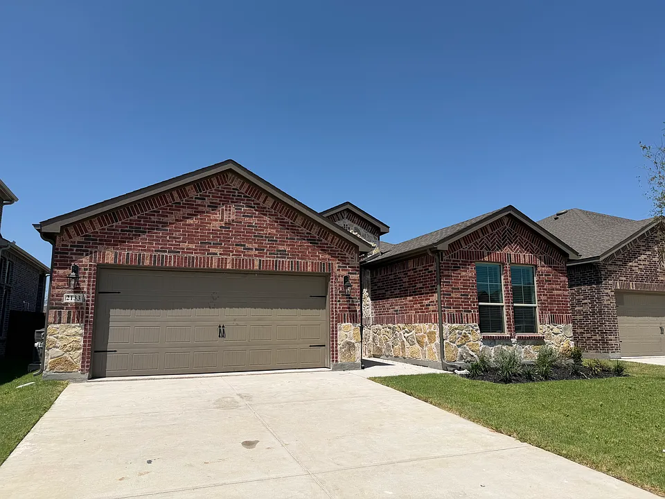 2133 Hunter Ln