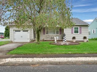 20 Surrey Ct, Toms River, NJ 08757