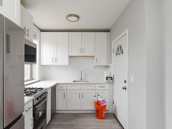 3rd image of 5111 W Montrose Ave APT 2A