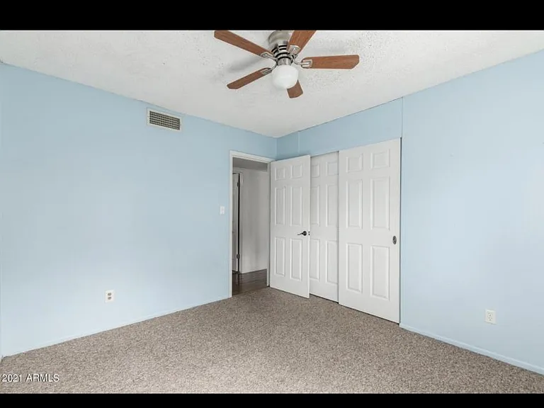 2432 W Dailey St — Photo 2