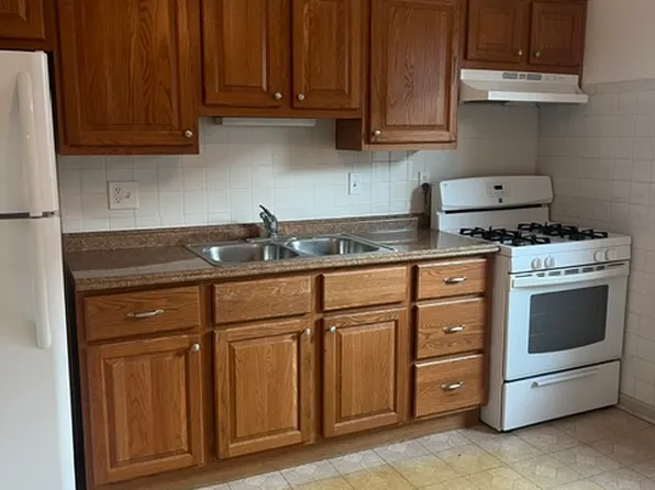 8511 W Cermak Rd APT 2S, Riverside, IL 60546