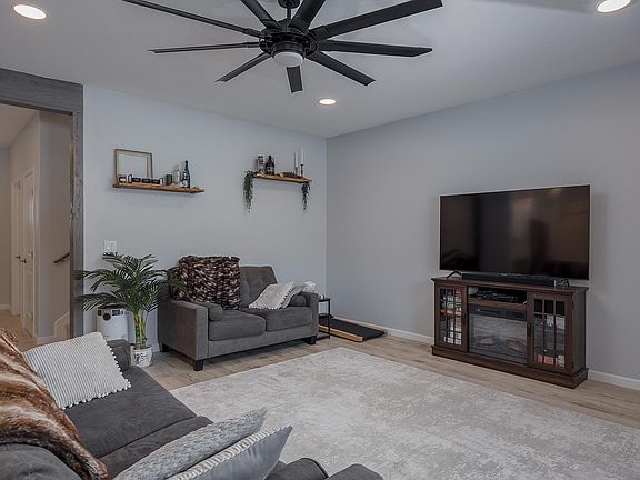 3rd image of 3846 Oliver Dr