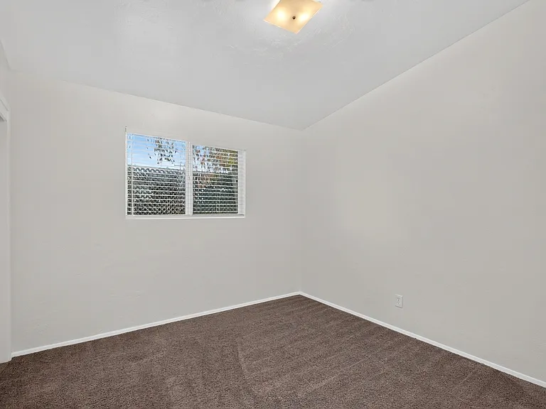 4720 N Miller Rd — Photo 22