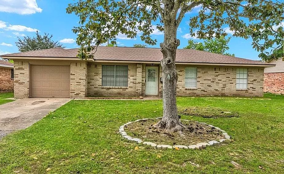 1st image of 365 Moore Dr