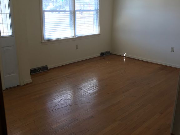 4th image of 1110 Whitehall Rd