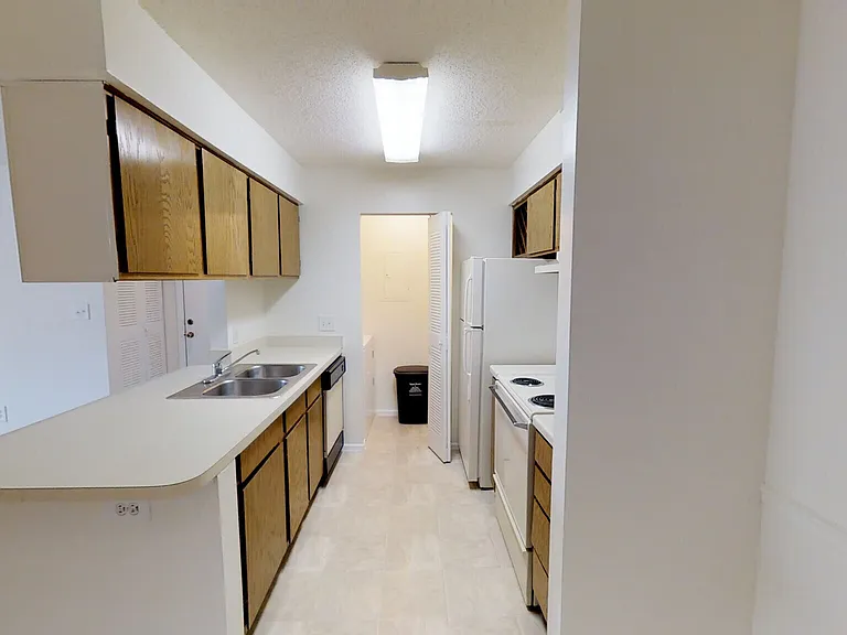 Copper Creek Apartments — Photo 34
