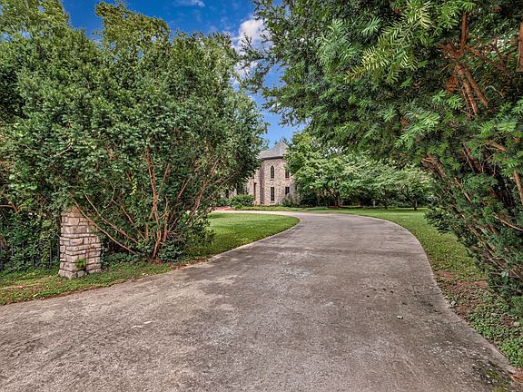 4th image of 1108 Belle Meade Blvd