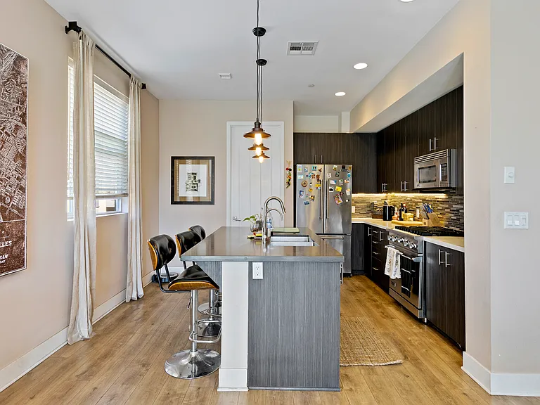 2753 Waverly Dr #510 — Photo 4