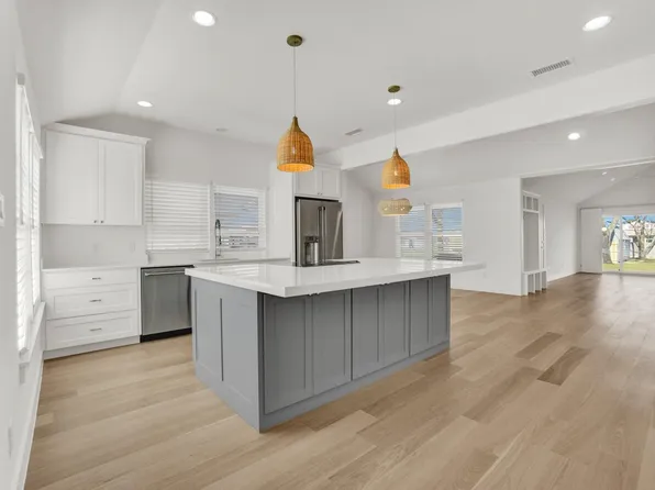 301 E Wall St, Grapevine, TX 76051