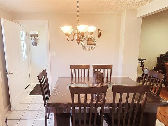 4th image of 2508 Eldridge Ave