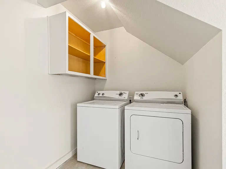 3325 E Lockett Rd — Photo 39