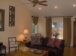 12 Robert St, Old Bethpage, NY 11804