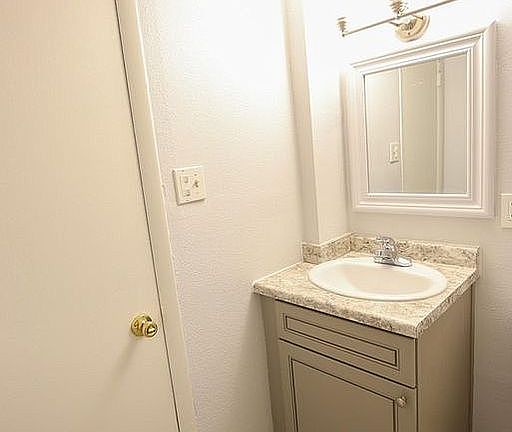 5th image of 1745 Val Vista St