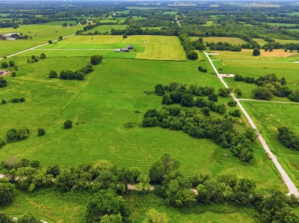 W Grace Rd, Archie, MO 64725
