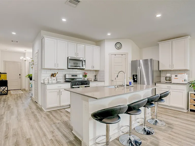 7926 Murciana Dr — Photo 10