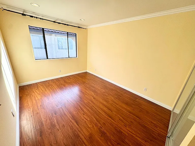 196 N Marguerita Ave — Photo 13