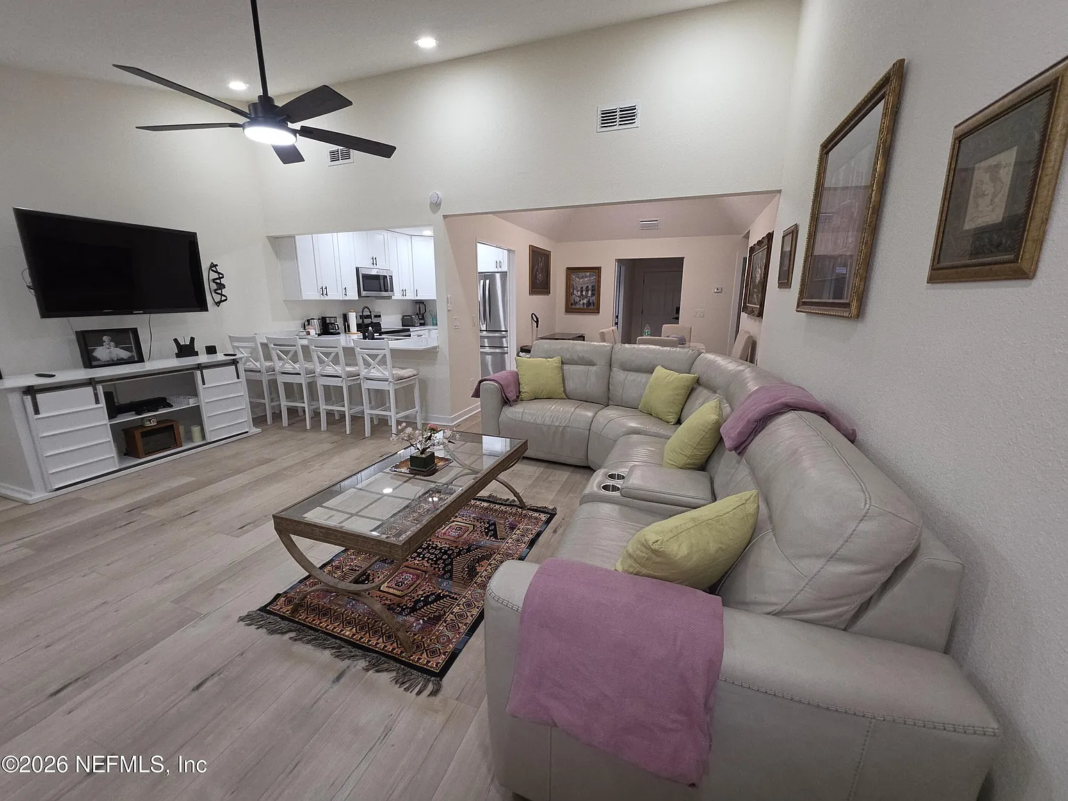 2 bed, 2.0 bath, 1242 sqft, $2,000 — Photo 1