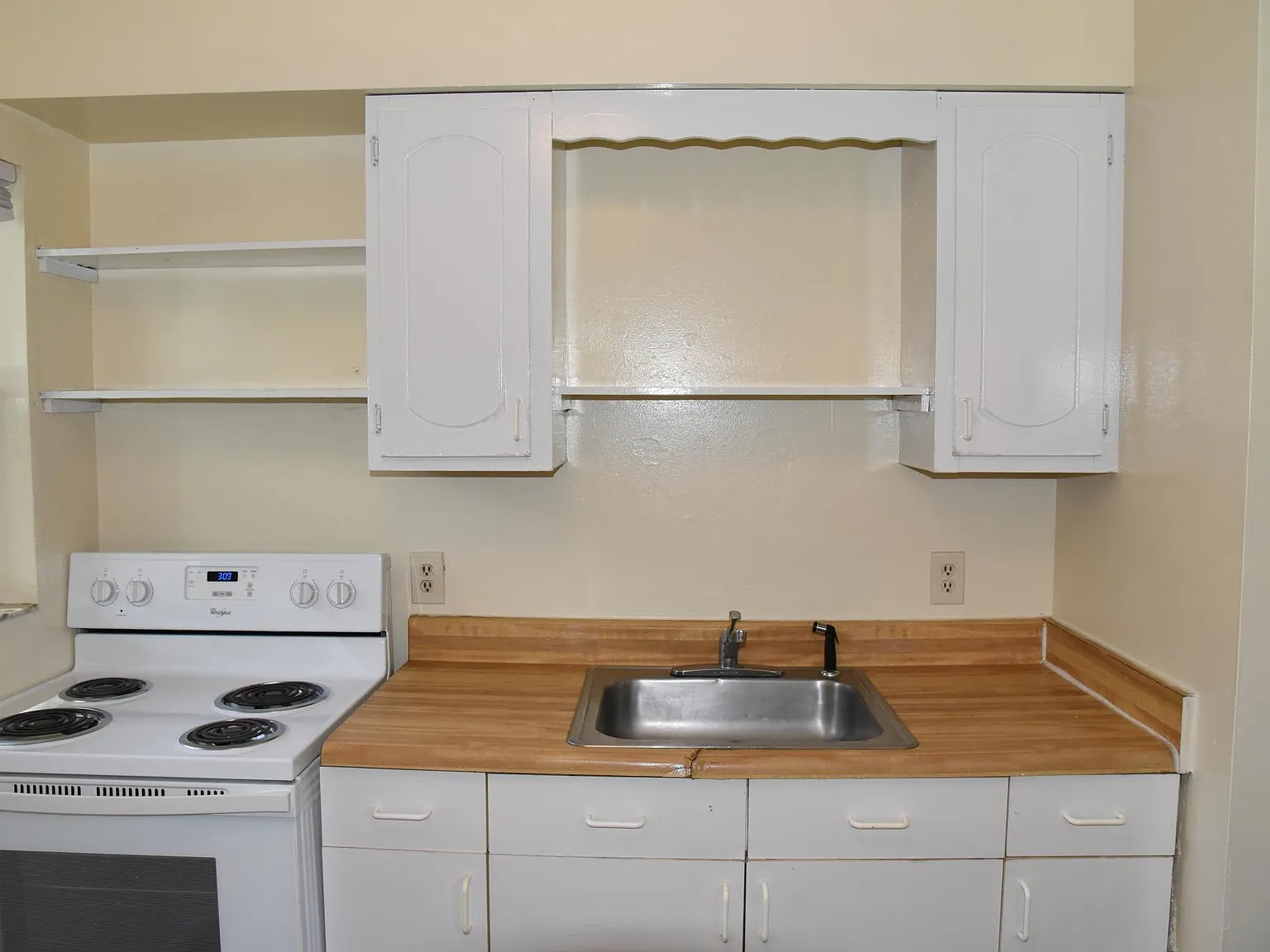 Studio, 400 sqft, $900 — Photo 2
