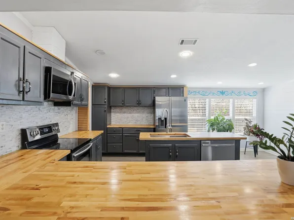 113 County Road 5631, Castroville, TX 78009