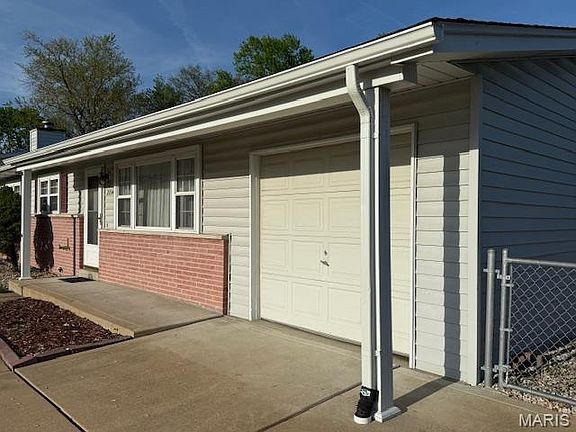 3rd image of 2734 Arrow Heights Dr