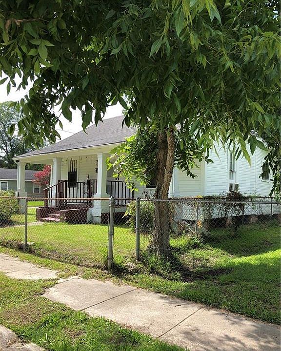 2nd image of 1530 Jackson St